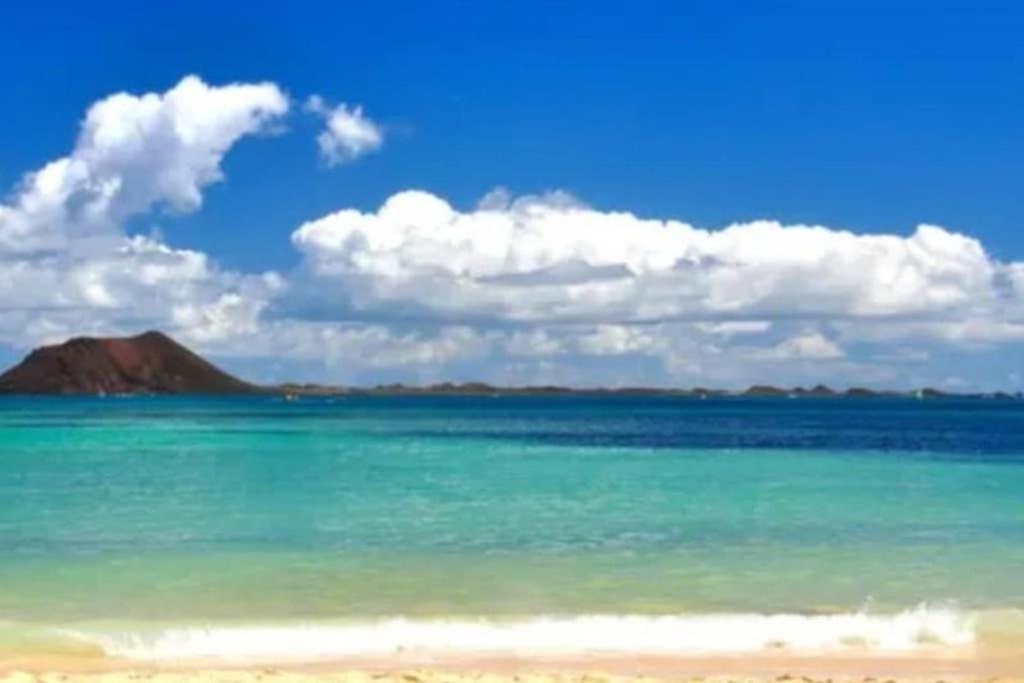 Centro De Corralejo Con Vistas A Isla De Lobos Villa Exterior photo